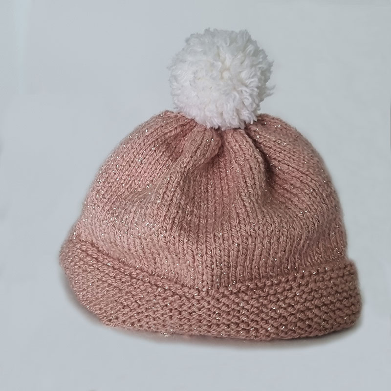 Kit et modèle bonnet en laine avec pompon à tricoter, facile